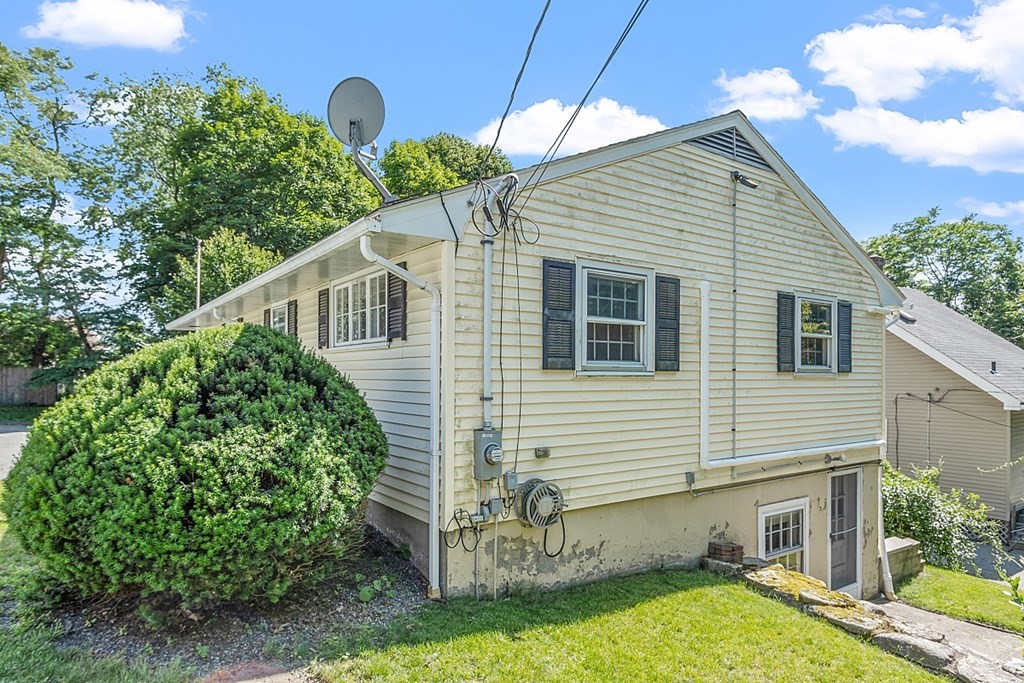 18 Ashburnham Road Worcester, MA 01605 - Photo 5 of 31 Gallery Image 5