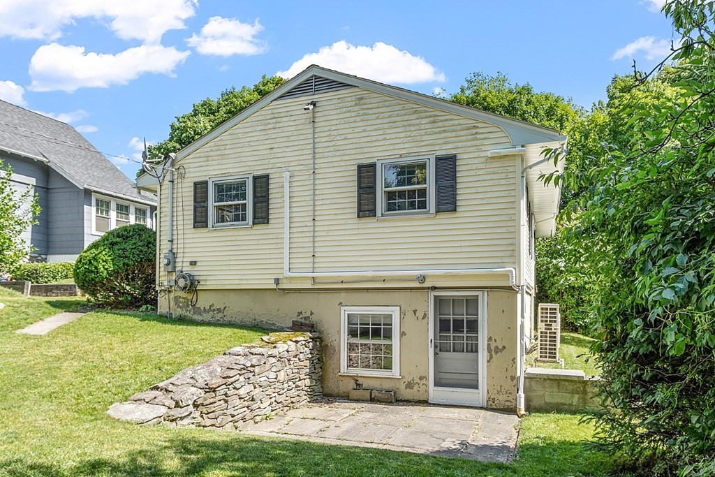 18 Ashburnham Road Worcester, MA 01605 - Photo 6 of 31 Gallery Image 6