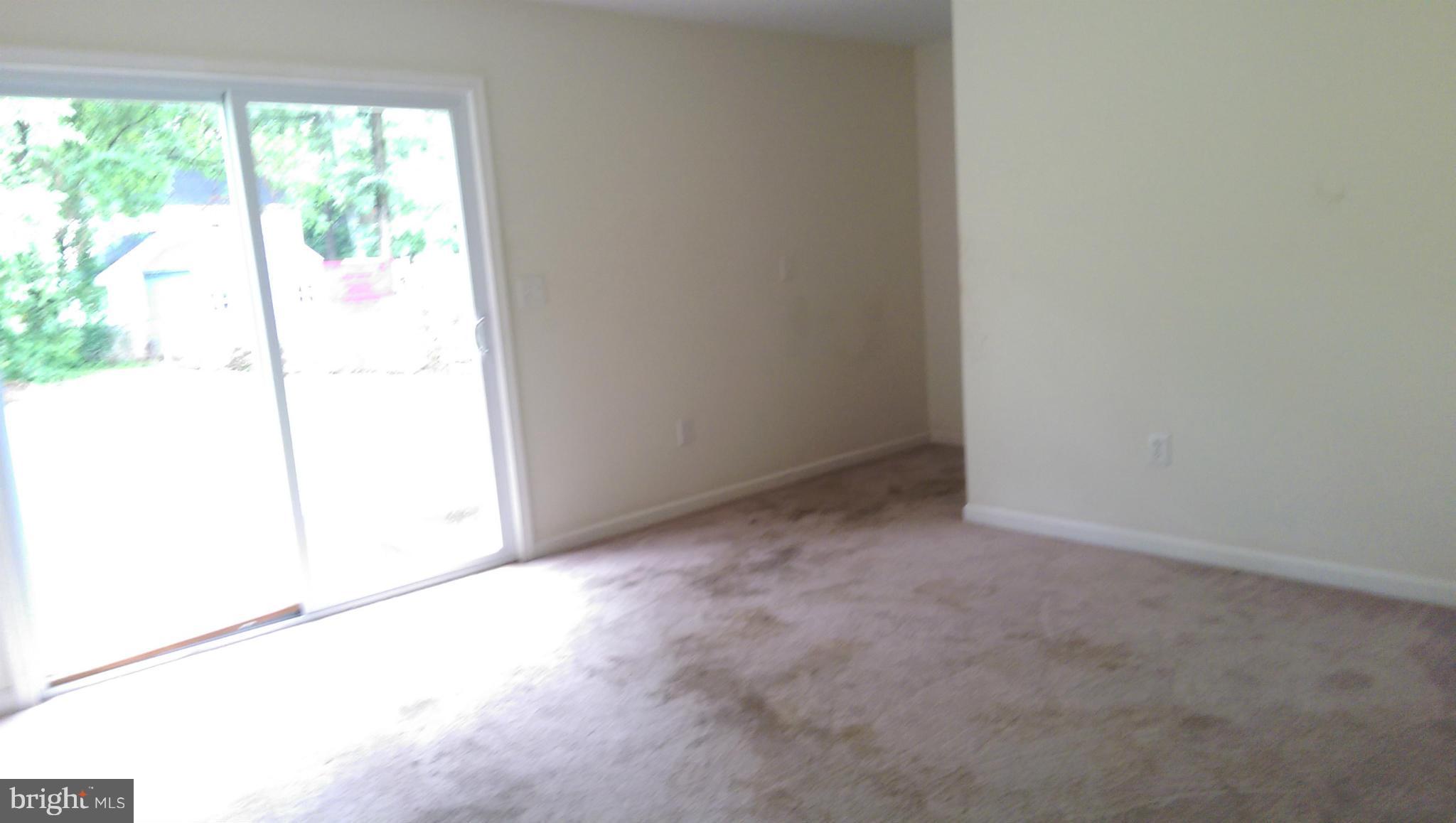 28 Carroll Road Pasadena, MD 21122 - Photo 12 of 25 Living Room
