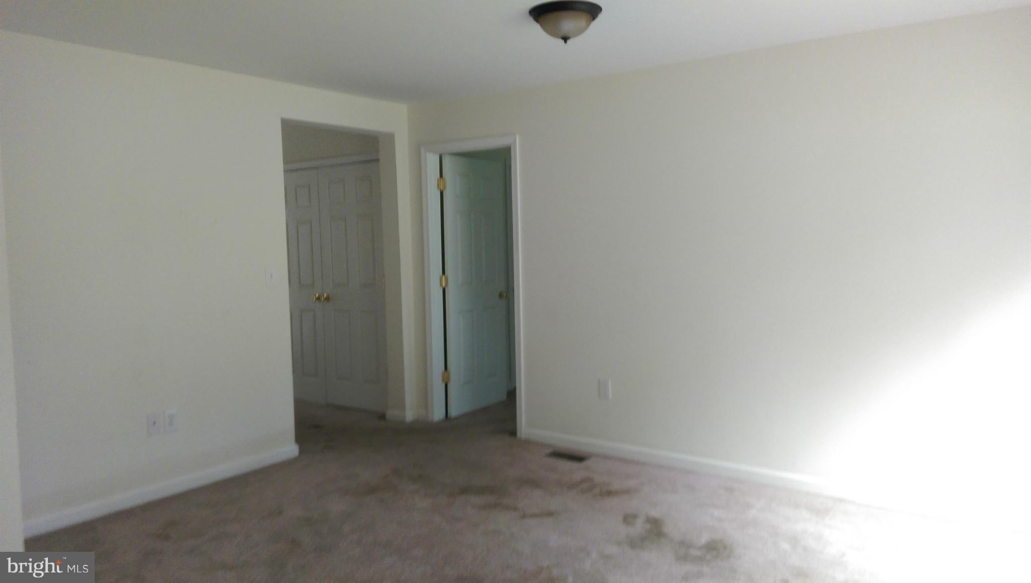 28 Carroll Road Pasadena, MD 21122 - Photo 13 of 25 Living Room