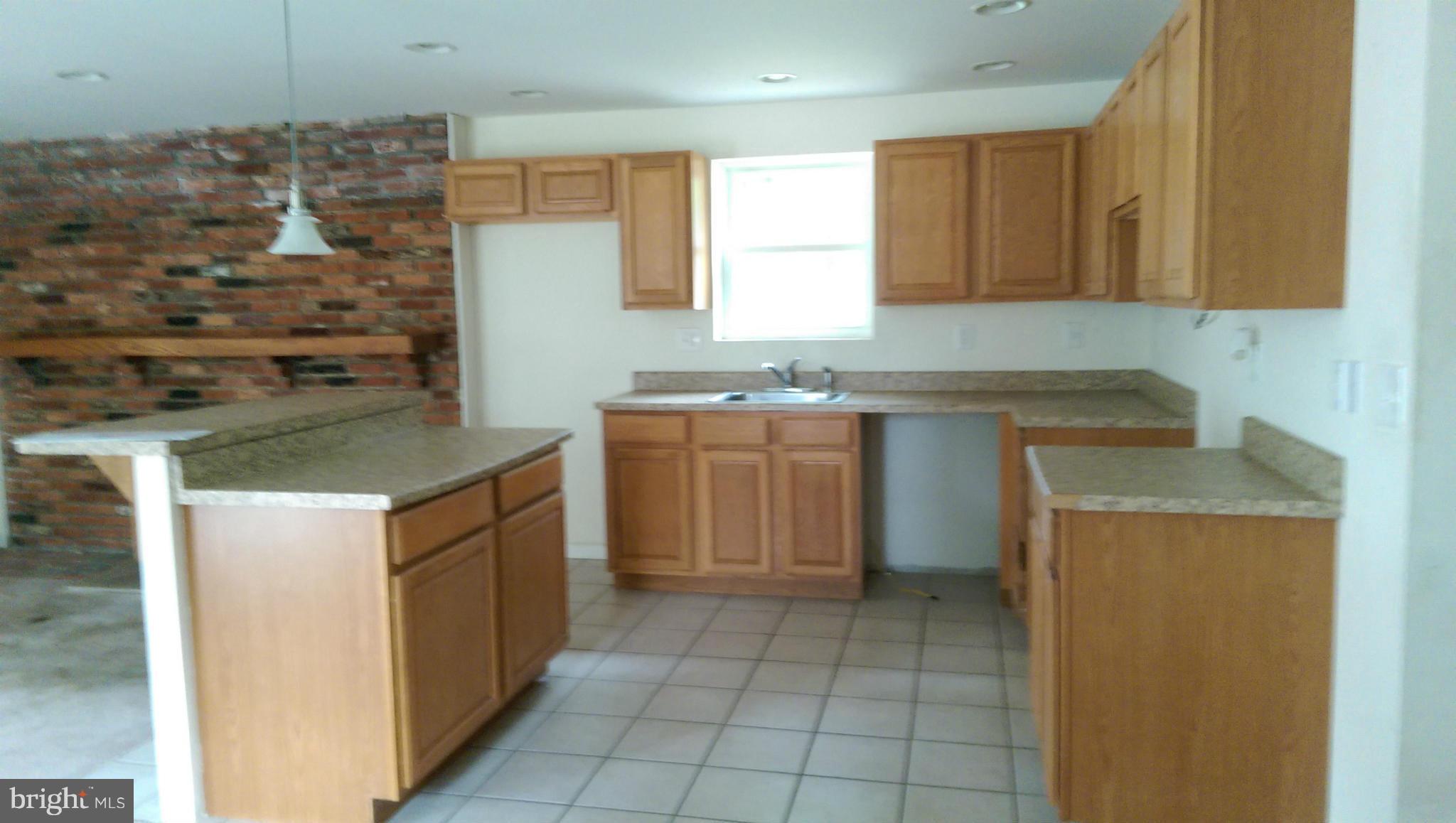 28 Carroll Road Pasadena, MD 21122 - Photo 4 of 25 Kitchen