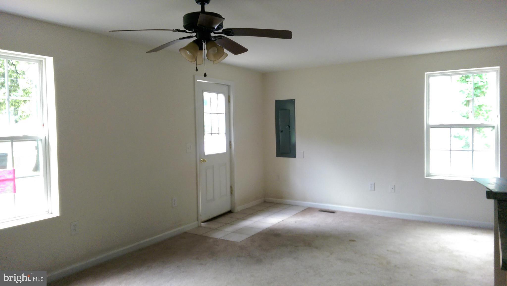 28 Carroll Road Pasadena, MD 21122 - Photo 8 of 25 Family Room