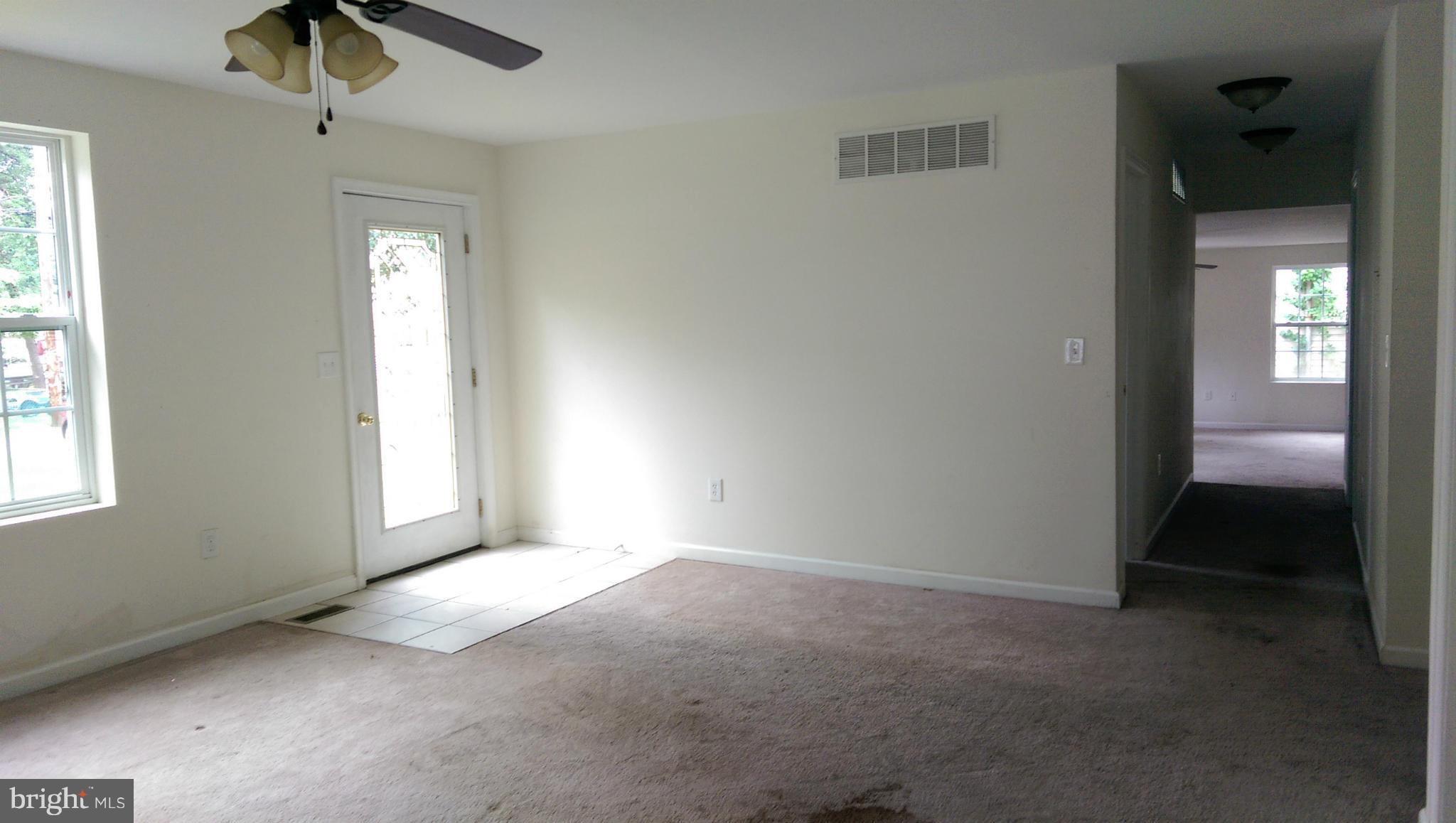 28 Carroll Road Pasadena, MD 21122 - Photo 9 of 25 Living Room