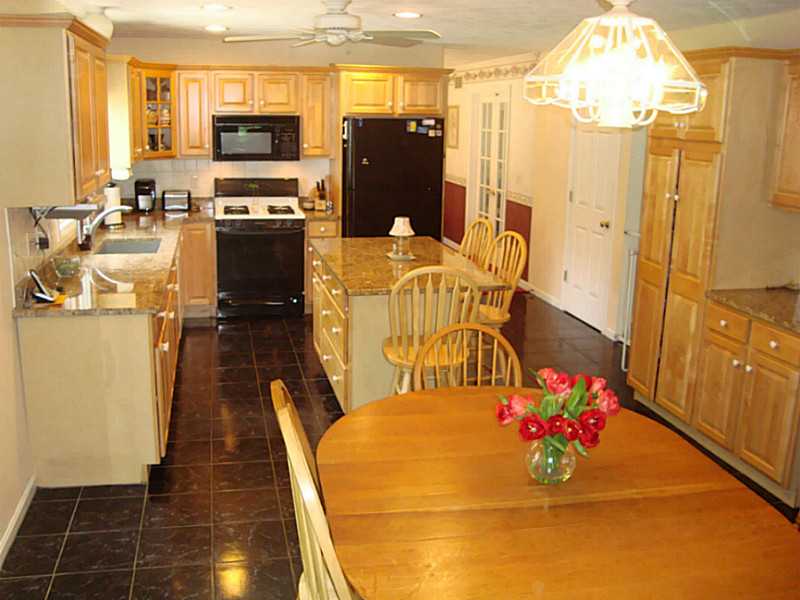 60 Peveril Road Cranston, RI 02921 - Photo 2 of 18 Kitchen. The eat in kitchen is 23x13