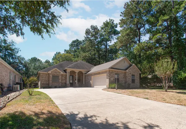$2,150 | 93 Wick Willow Drive, Montgomery, TX 77356