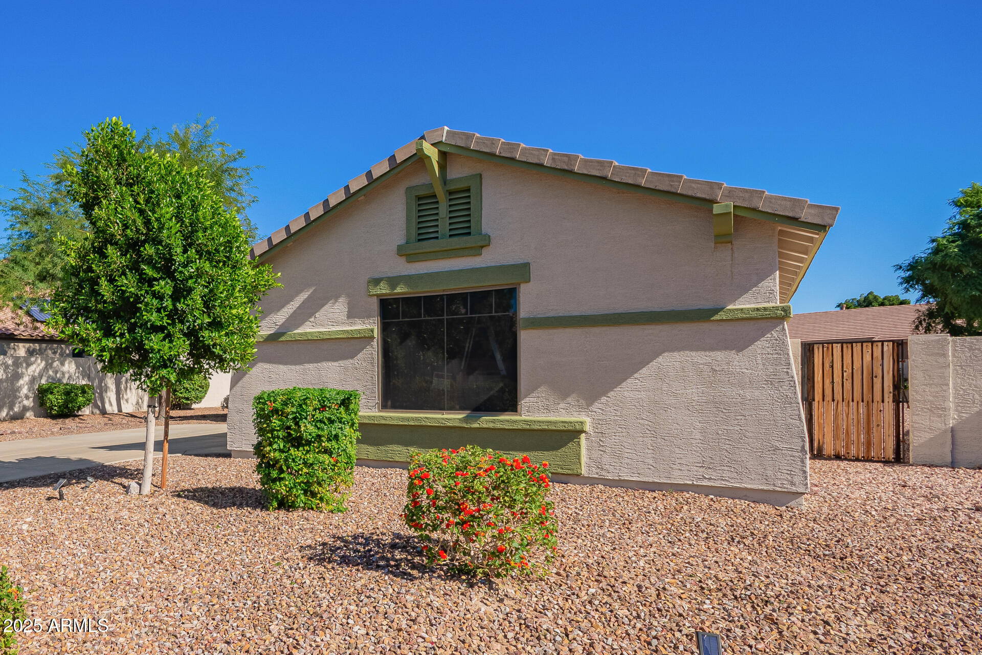 4038 West Alex Loop Phoenix, AZ 85083 - Photo 20 of 37 a front view of a house with garden