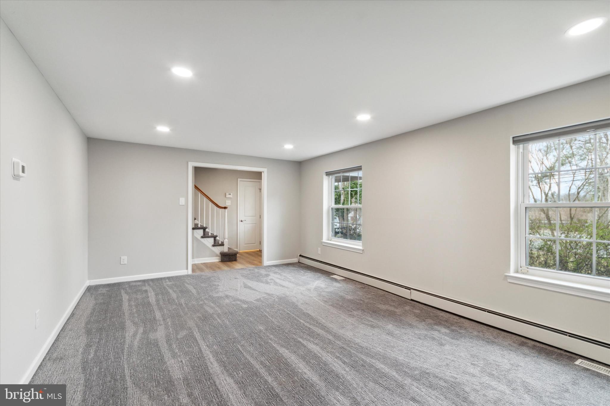 495 Beatty Road Springfield, PA 19064 - Photo 3 of 23 Living Room