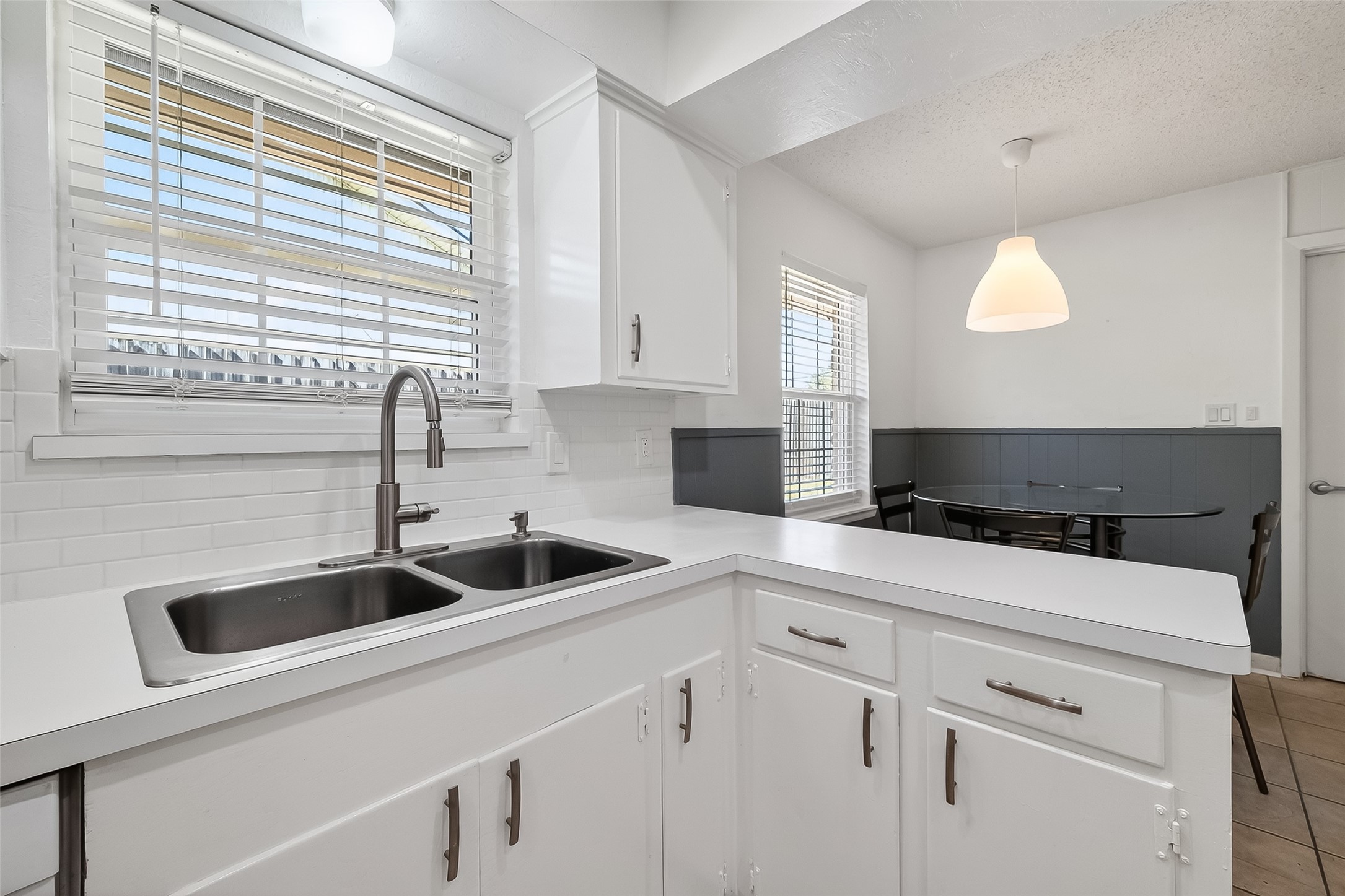 7014 Concho Street Houston, TX 77074 - Photo 20 of 46 Double sinks!