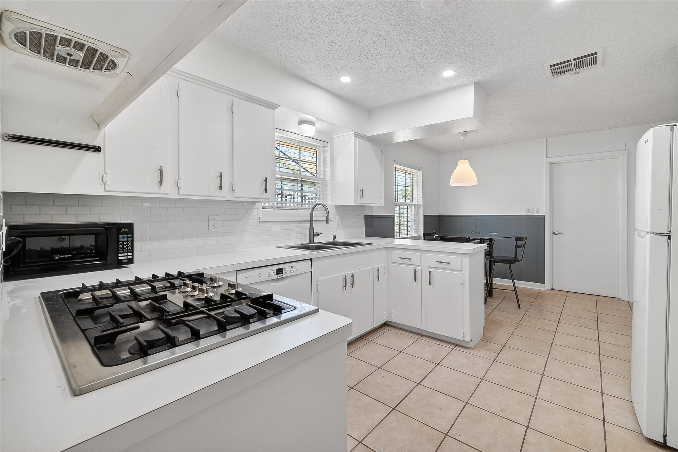 7014 Concho Street Houston, TX 77074 - Photo 23 of 46 Not shown, but there are lights under some of the top cabinets.