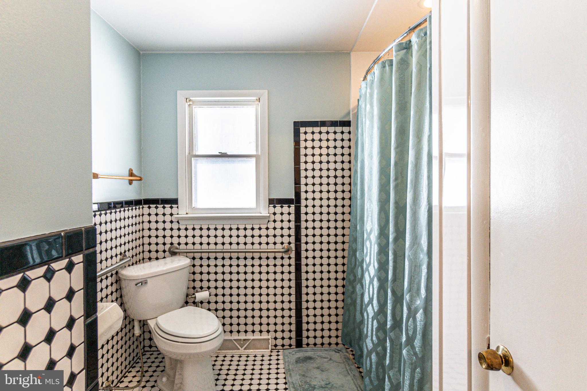 806 Hunters Valley Road Liverpool, PA 17045 - Photo 26 of 46 Bathroom - new tub & surround