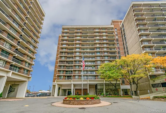 $3,400 | 152-18 Union Turnpike, Unit 6D | Kew Gardens Hills