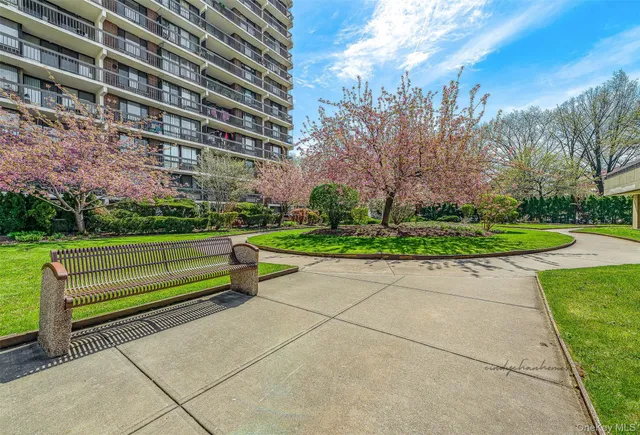 $3,400 | 152-18 Union Turnpike, Unit 6D | Kew Gardens Hills