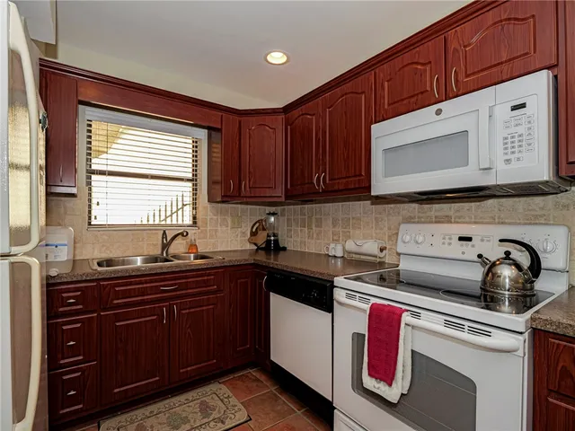 $7,800 | 3939 Ocean Drive, Unit 201B, Vero Beach, FL 32963