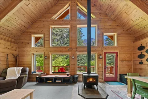 $569,950 | 42 Gold Creek Lane, Snoqualmie Pass, WA 98068