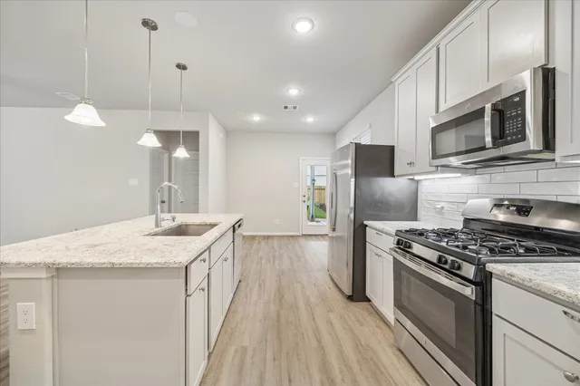 $2,400 | 15359 Caravel Bay Court, Houston, TX 77053