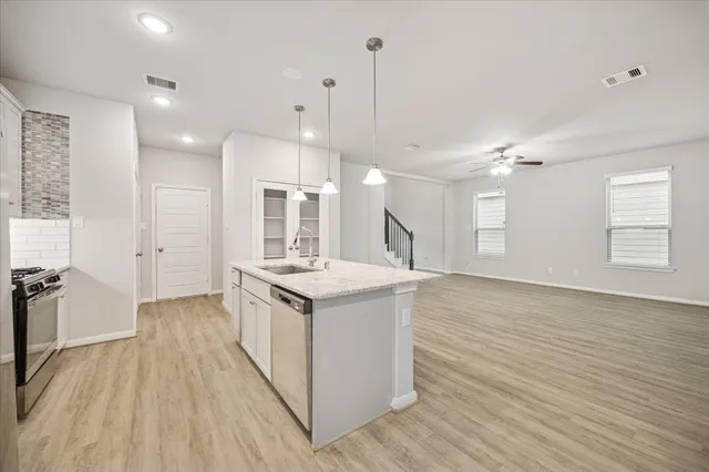 $2,400 | 15359 Caravel Bay Court, Houston, TX 77053