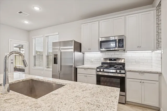 $2,400 | 15359 Caravel Bay Court, Houston, TX 77053