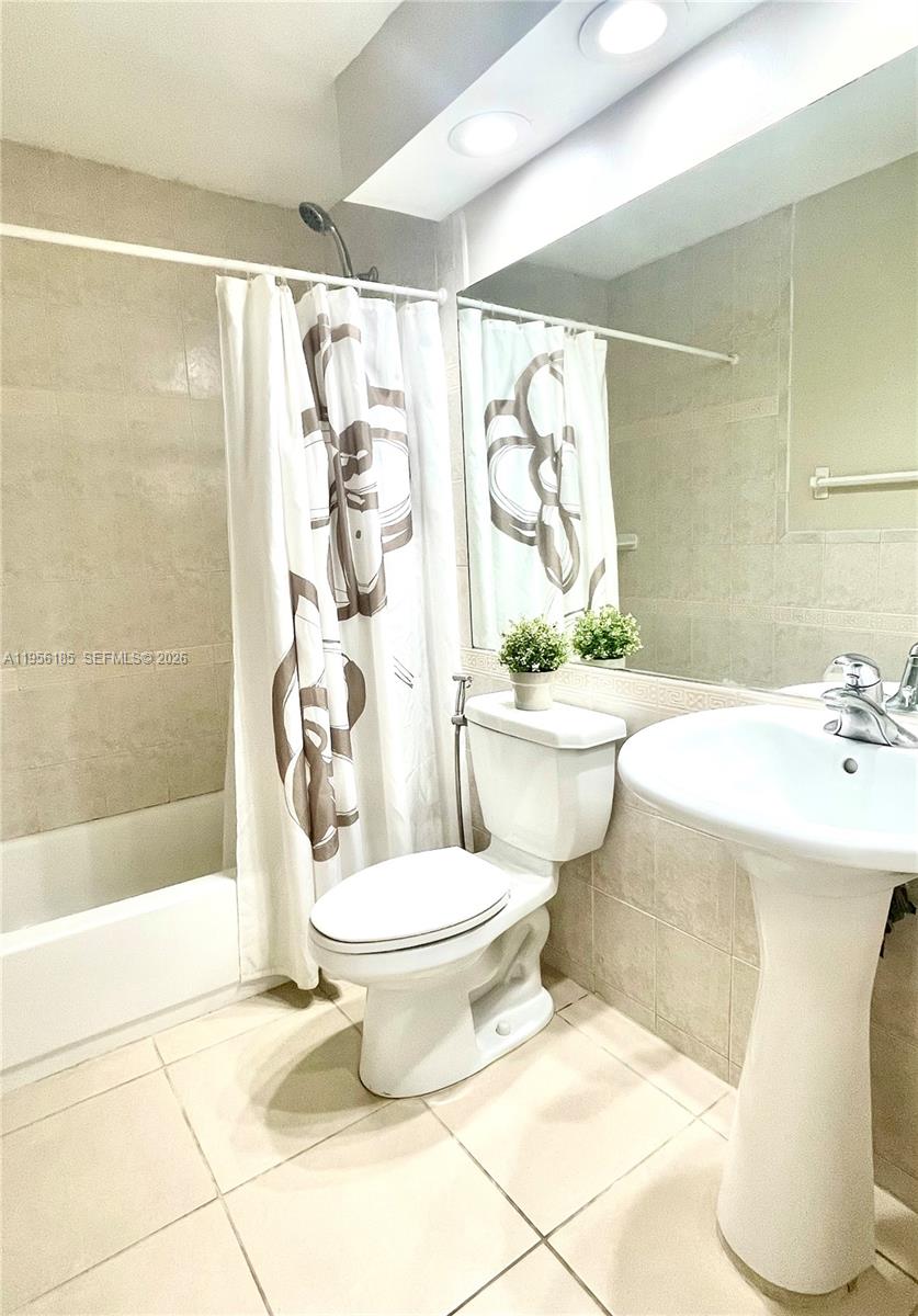 17355 Northwest 66th Court Hialeah, FL 33015 - Photo 25 of 37