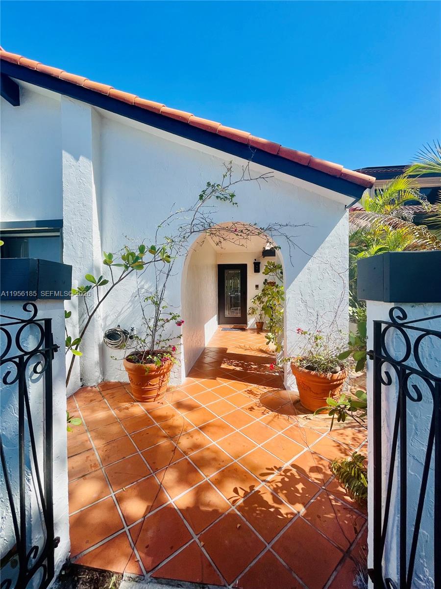 17355 Northwest 66th Court Hialeah, FL 33015 - Photo 4 of 37