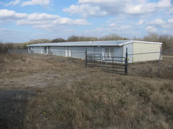 $1,200 | 12600 Highway 82, Unit 1, Savoy, TX 75479