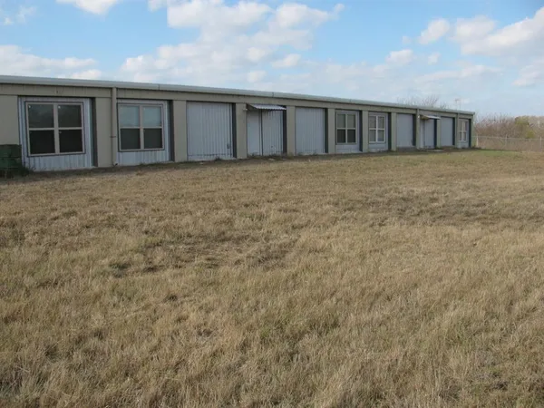 $1,200 | 12600 Highway 82, Unit 1, Savoy, TX 75479