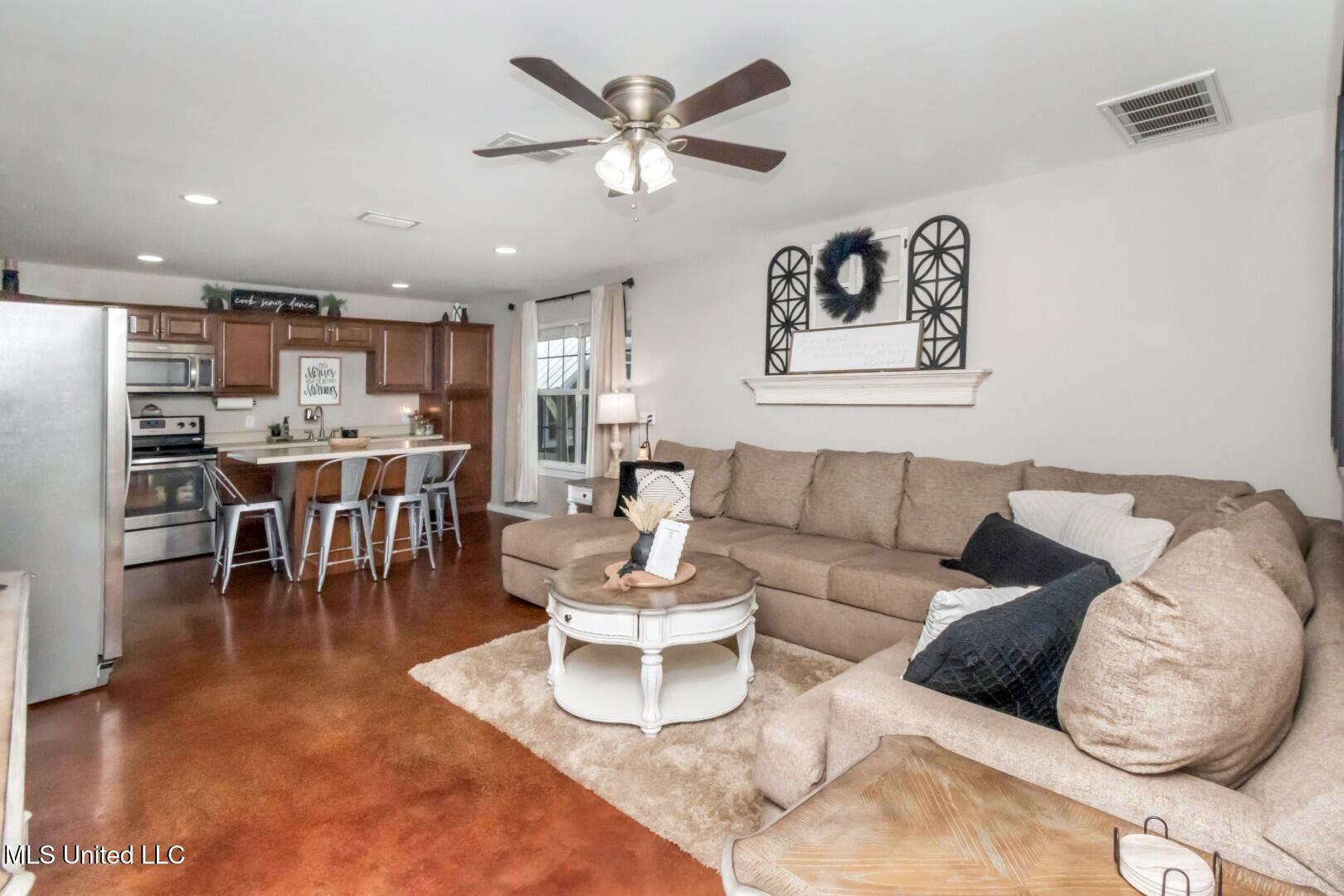 17952 Rayford Shumock Road Moss Point, MS 39562 - Photo 2 of 41 DSC_7874 (Large)