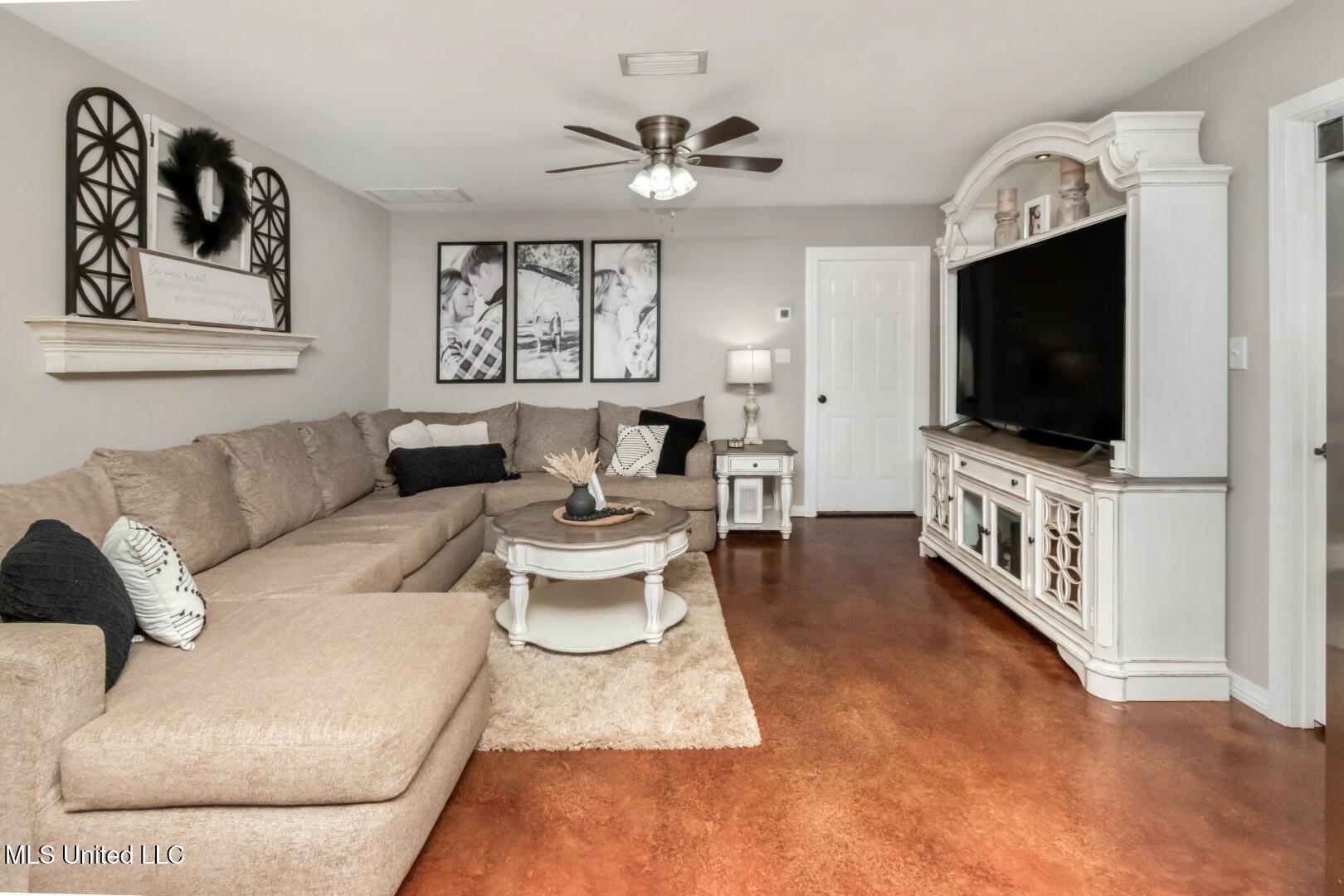 17952 Rayford Shumock Road Moss Point, MS 39562 - Photo 4 of 41 DSC_7889 (Large)