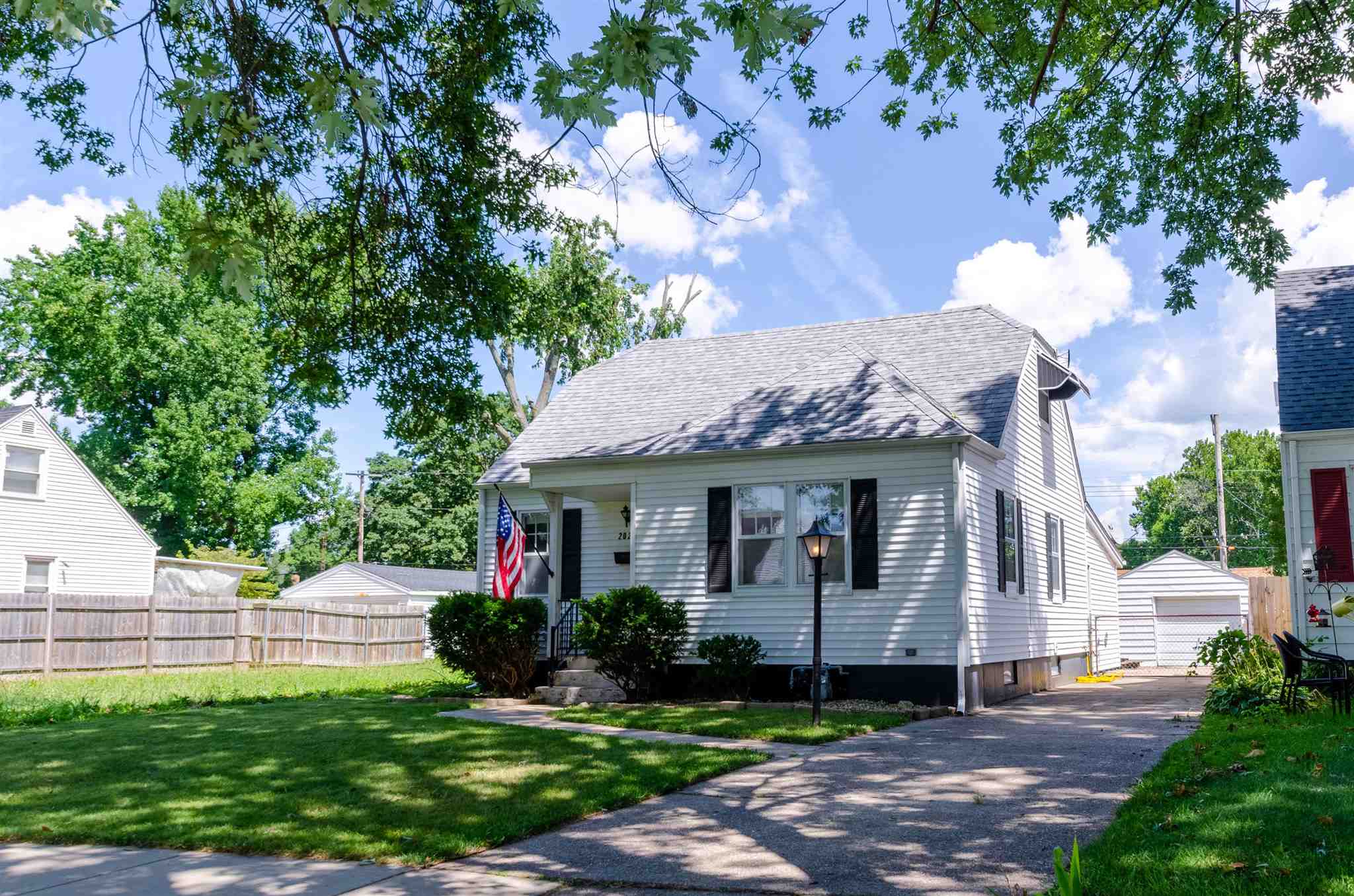 2024 North 20th Street Springfield, IL 62702 - Photo 1 of 21