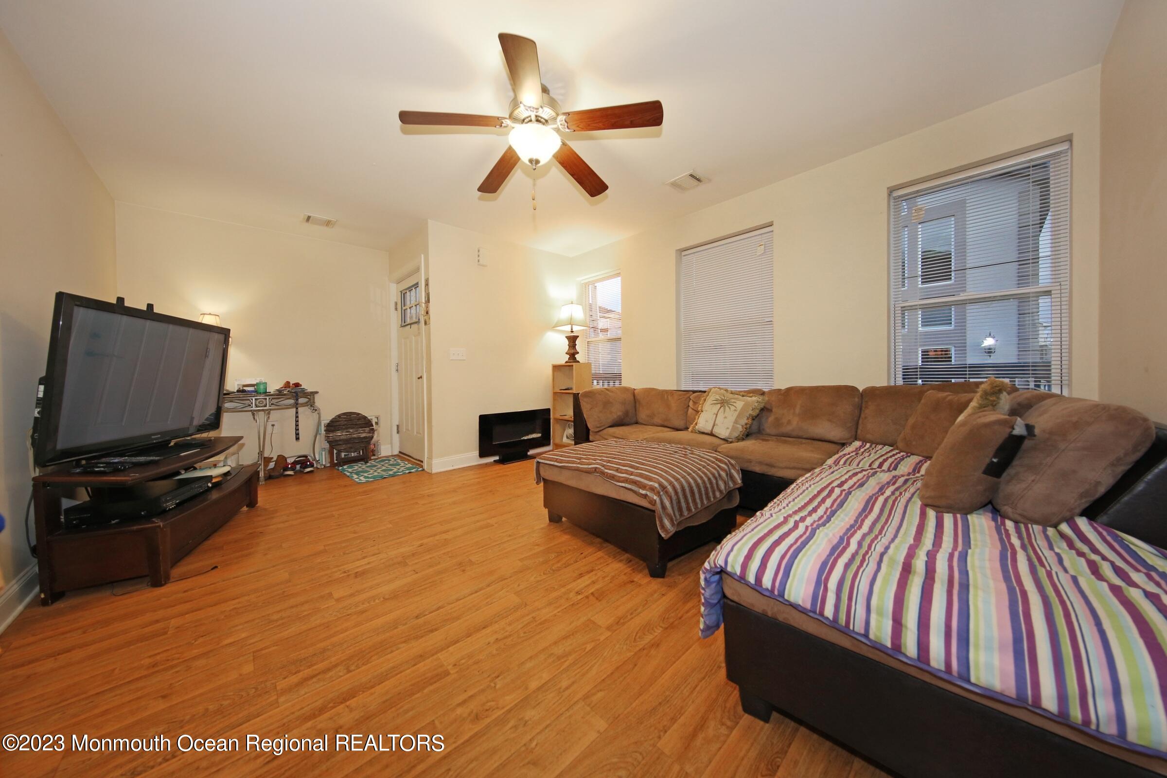 29 Gravelly Point Road Highlands, NJ 07732 - Photo 31 of 57 Living Room