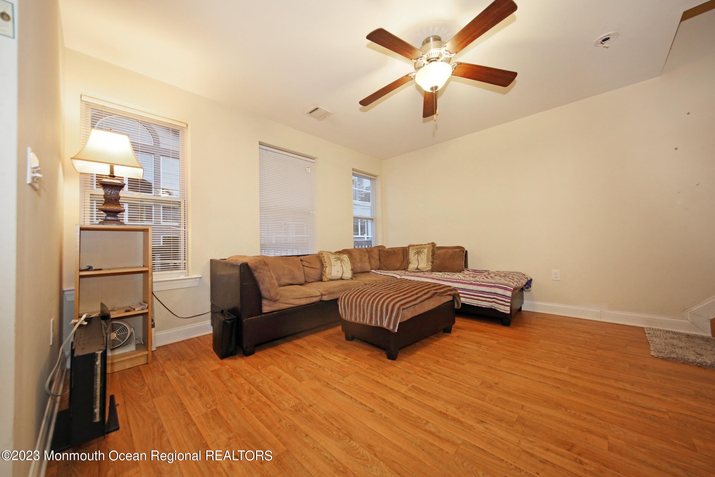 29 Gravelly Point Road Highlands, NJ 07732 - Photo 4 of 57 Living Room