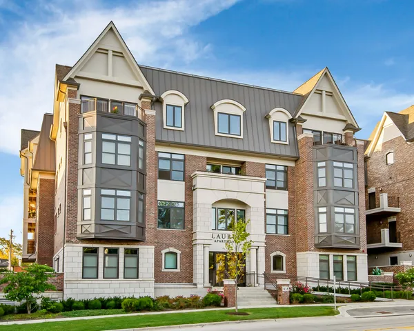 $2,790 | 833 Laurel Avenue, Unit 105, Highland Park, IL 60035