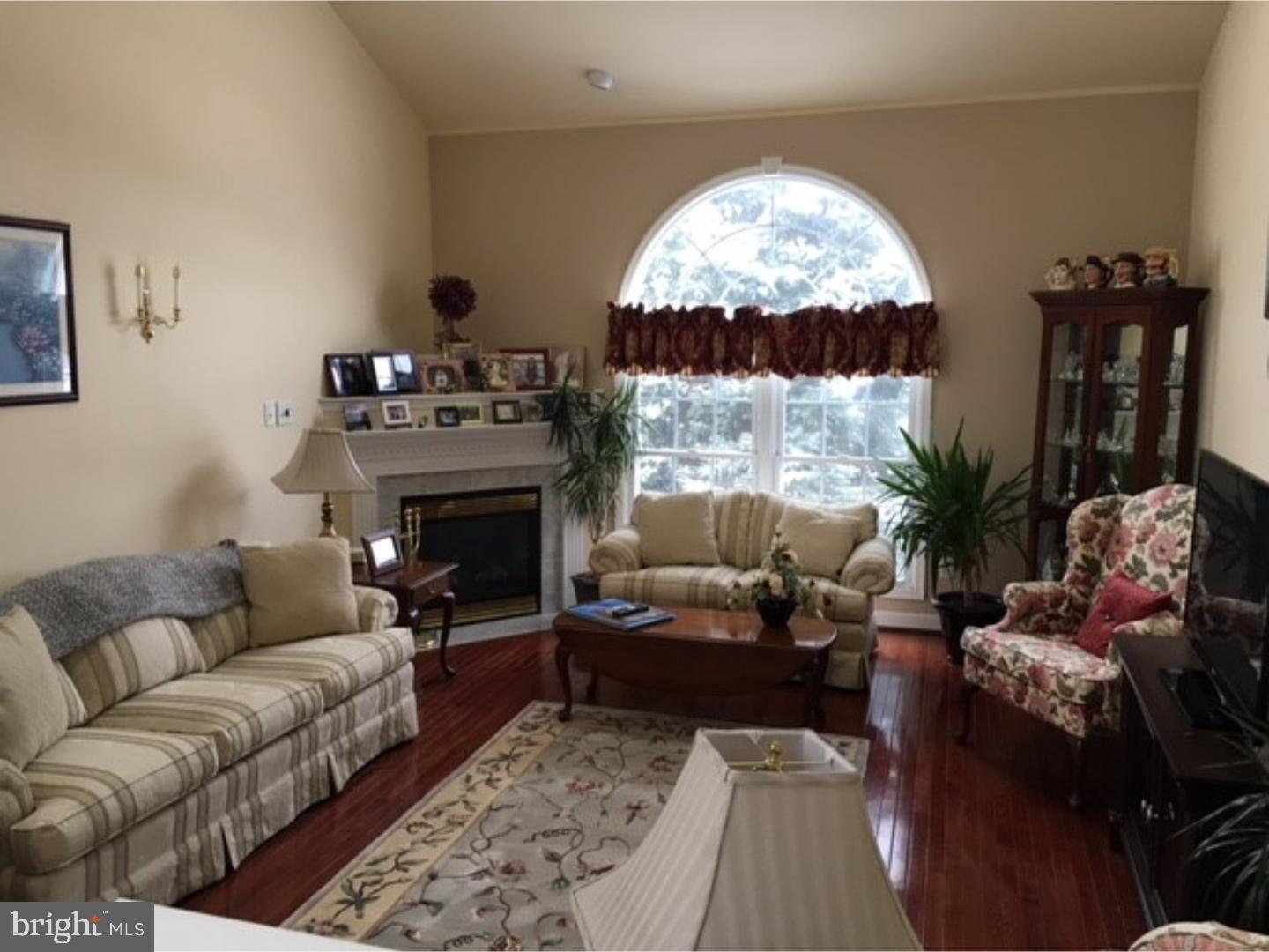54 Michigan Drive Sinking Spring, PA 19608 - Photo 3 of 17 Living Room