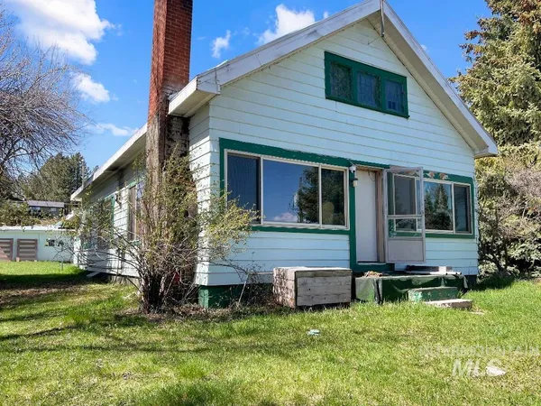 $265,000 | 101 South Hillcrest Road, Cascade, ID 83611