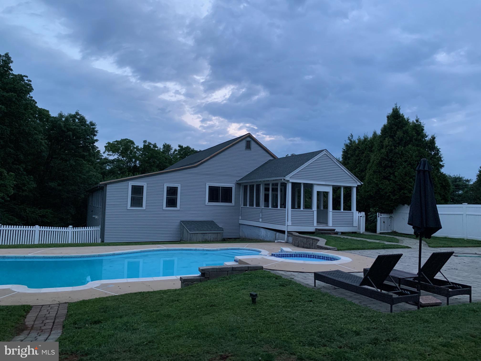 4 Keen Road Royersford, PA 19468 - Photo 5 of 44 Pool/porch