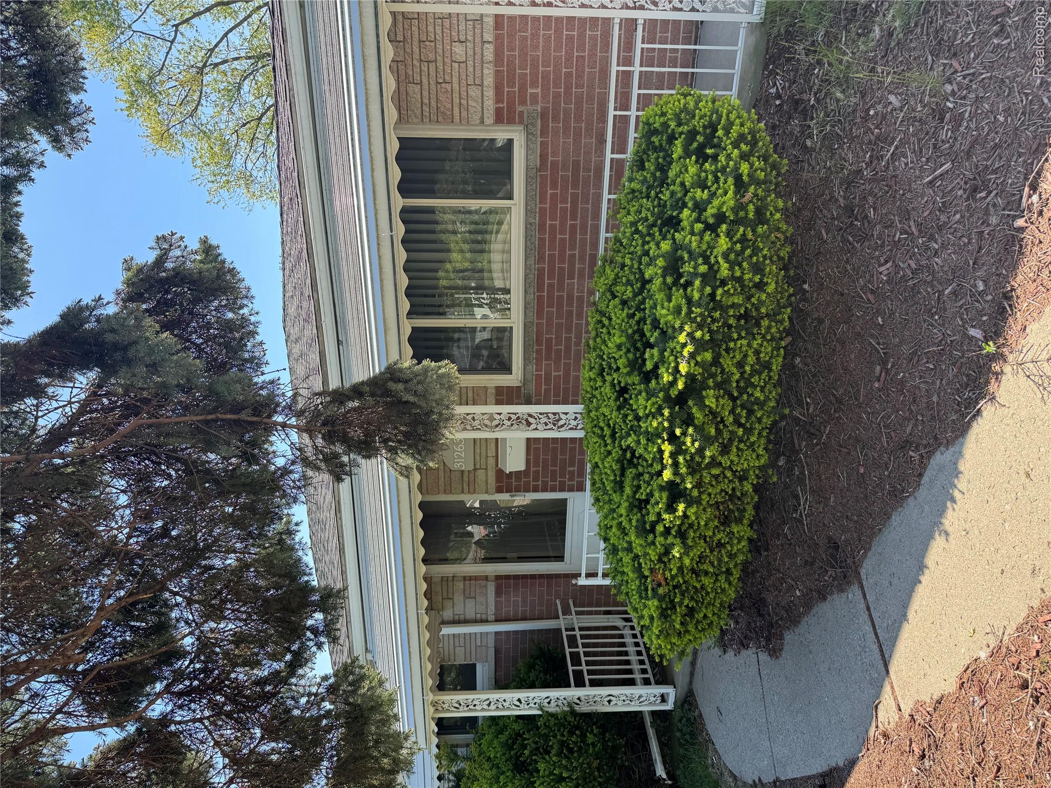 31263 Hayes Road Warren, MI 48088 - Photo 2 of 27 View of front of house with brick siding