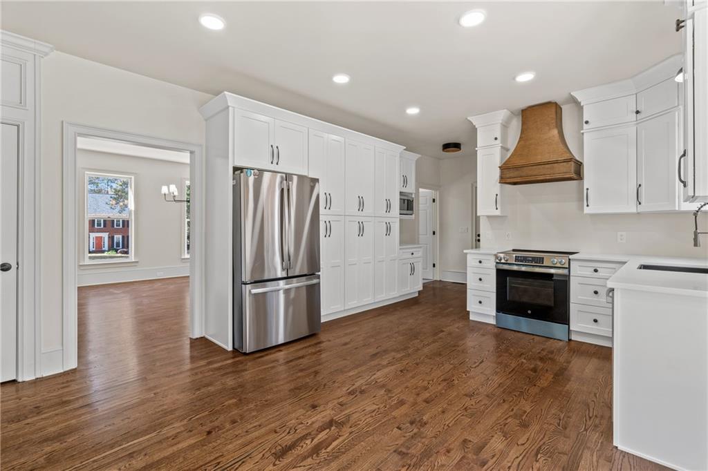11125 Linbrook Lane Duluth, GA 30097 - Photo 21 of 51 a kitchen with stainless steel appliances a refrigerator sink and stove