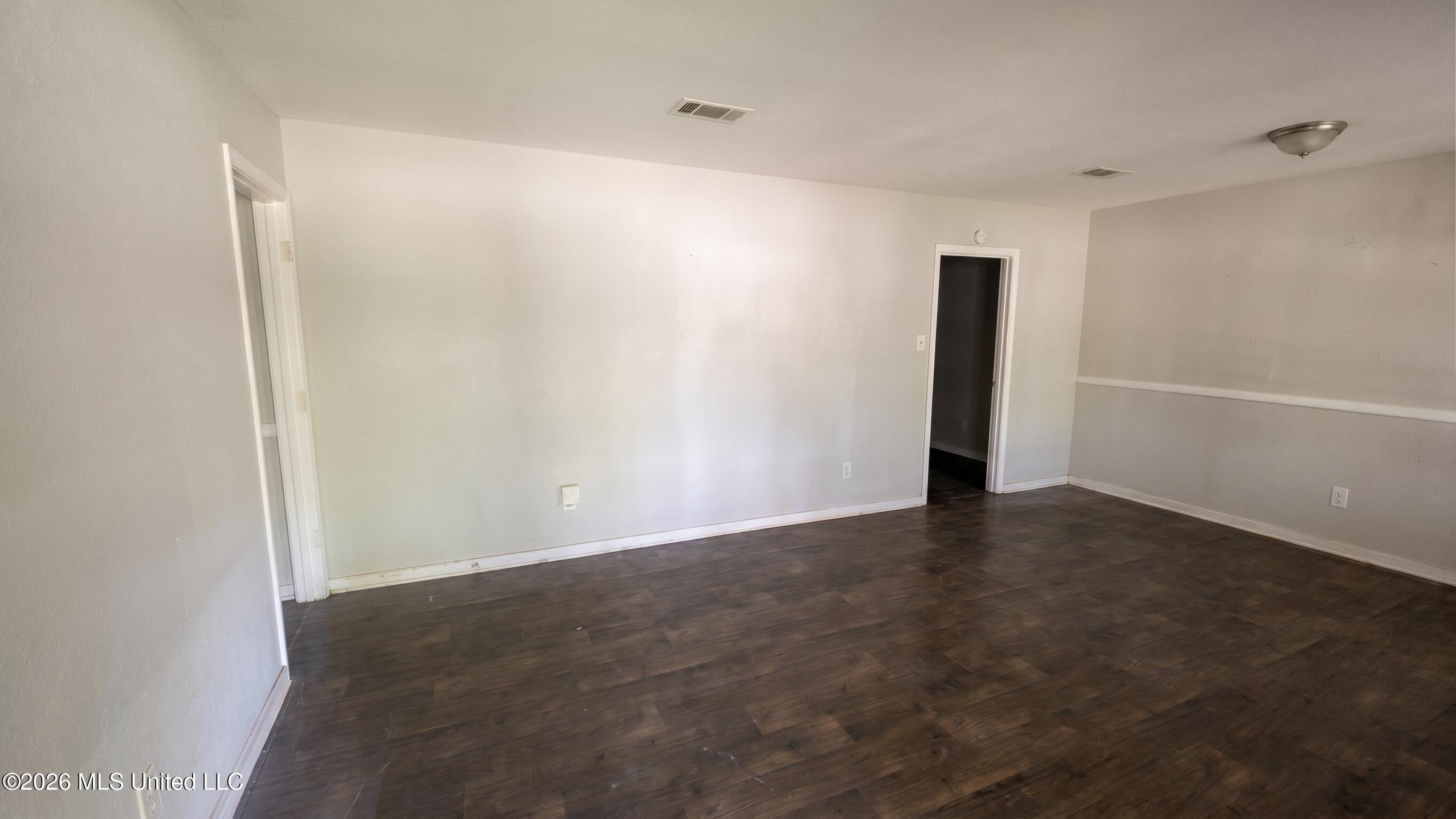 1886 Smallwood Street Jackson, MS 39212 - Photo 4 of 11 Room)