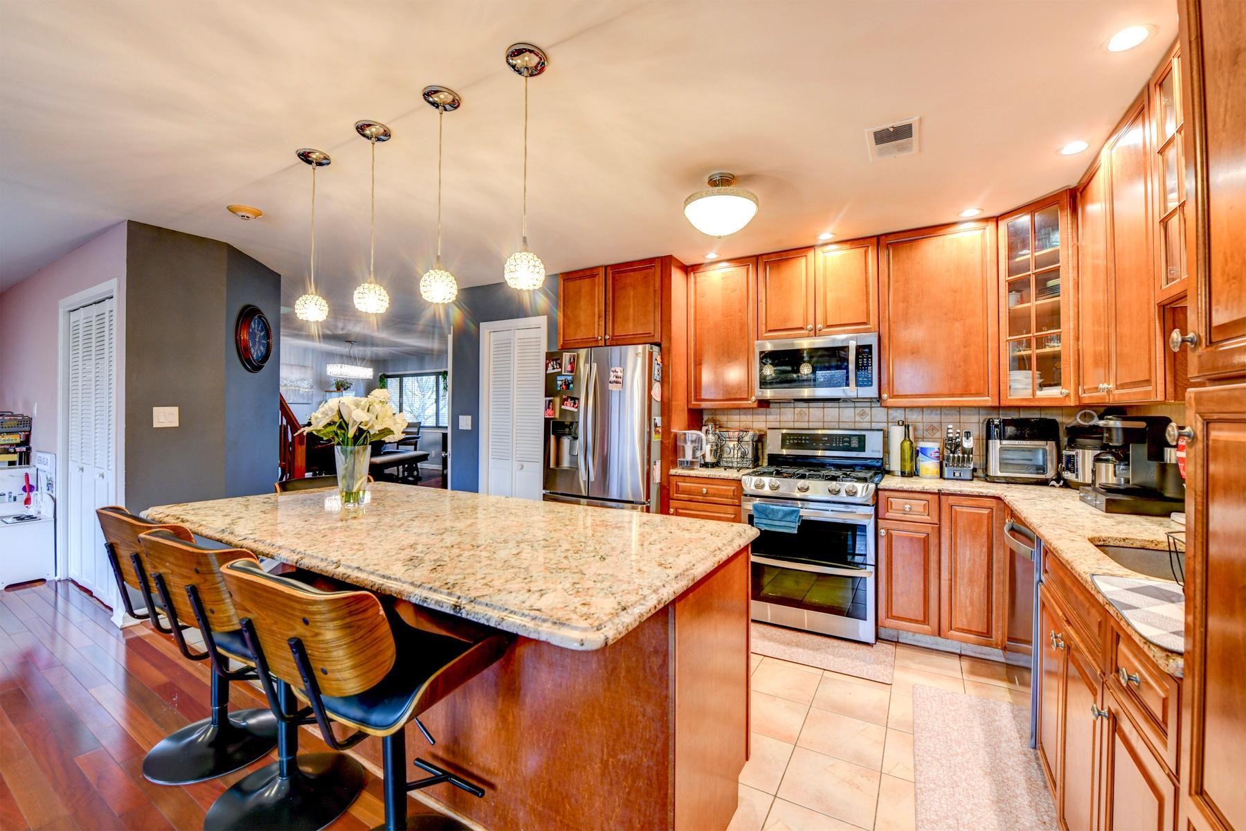 572 Sanderling Court Secaucus, NJ 07094 - Photo 12 of 50