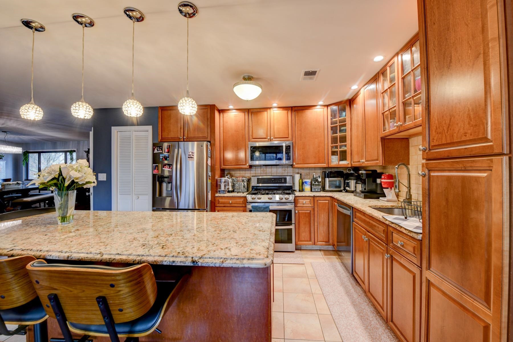 572 Sanderling Court Secaucus, NJ 07094 - Photo 13 of 50
