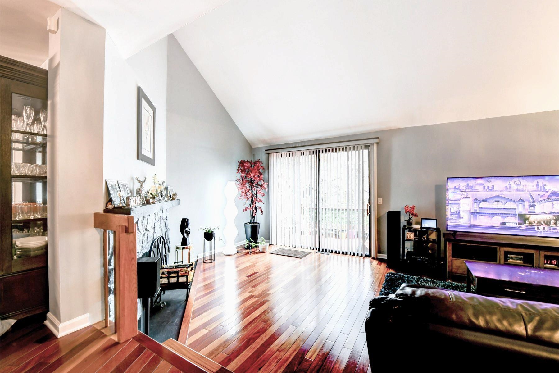 572 Sanderling Court Secaucus, NJ 07094 - Photo 4 of 50