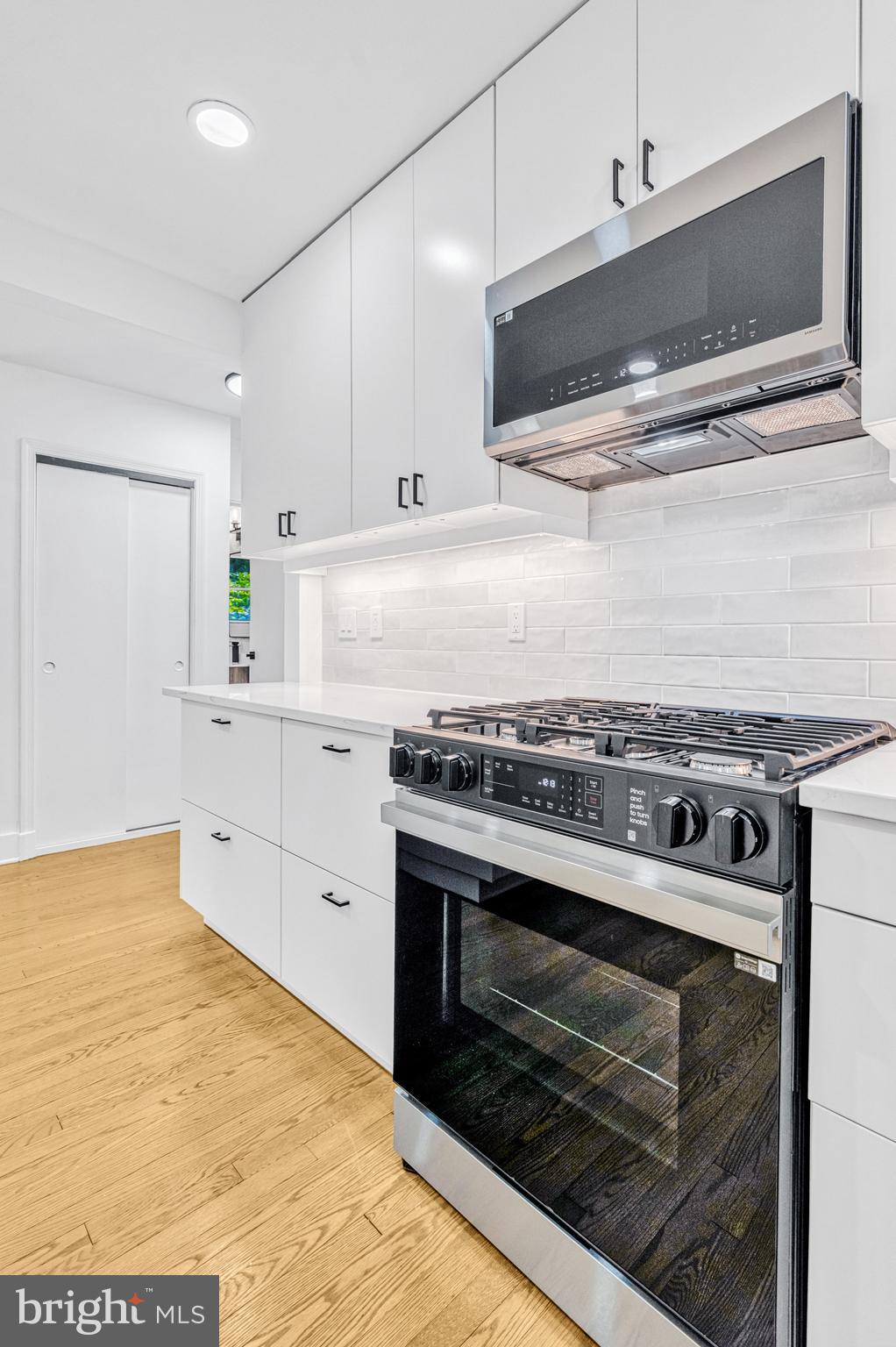 2539 Gallows Road Dunn Loring, VA 22027 - Photo 13 of 56 Kitchen