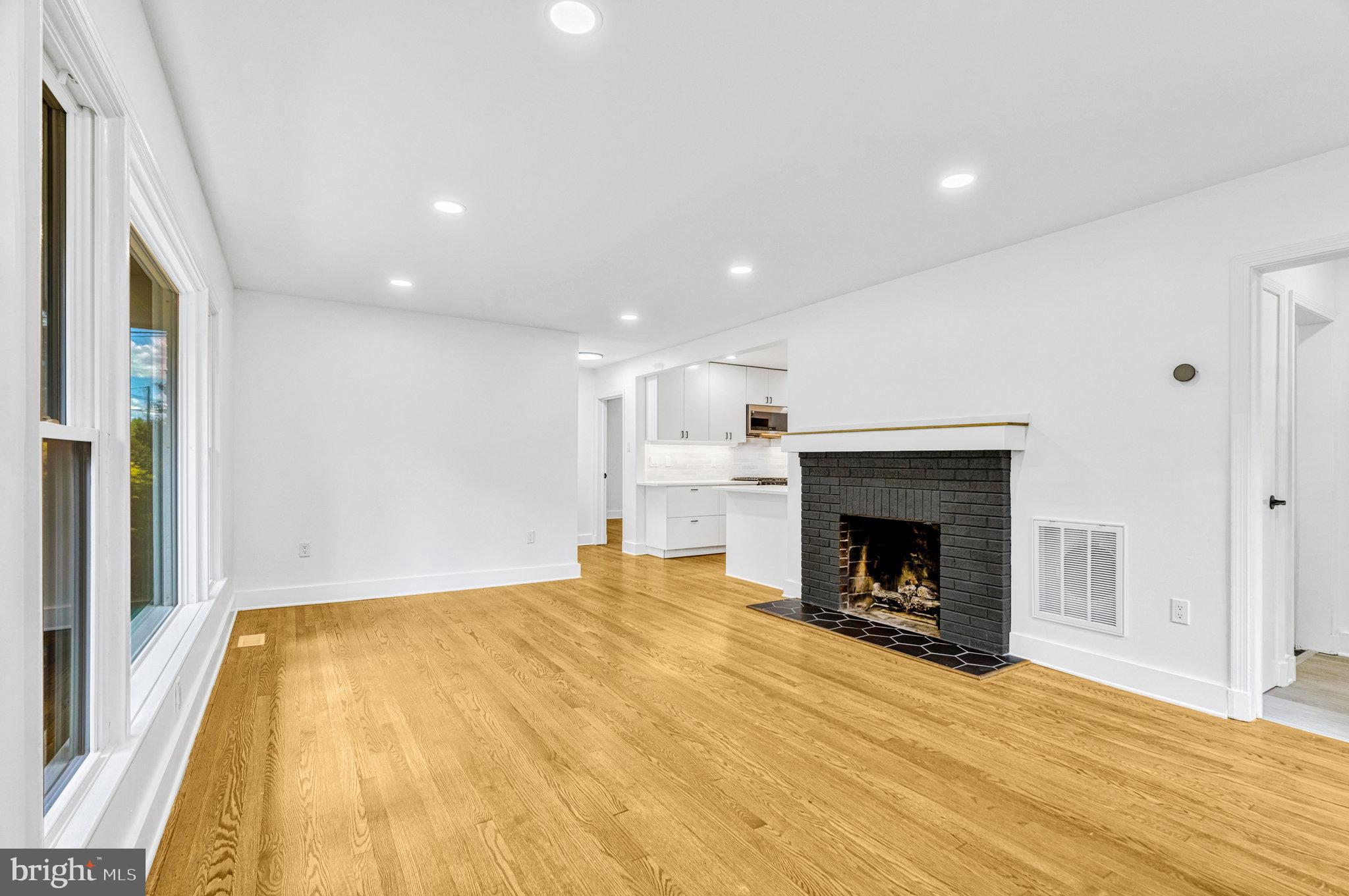 2539 Gallows Road Dunn Loring, VA 22027 - Photo 6 of 56 Living Room