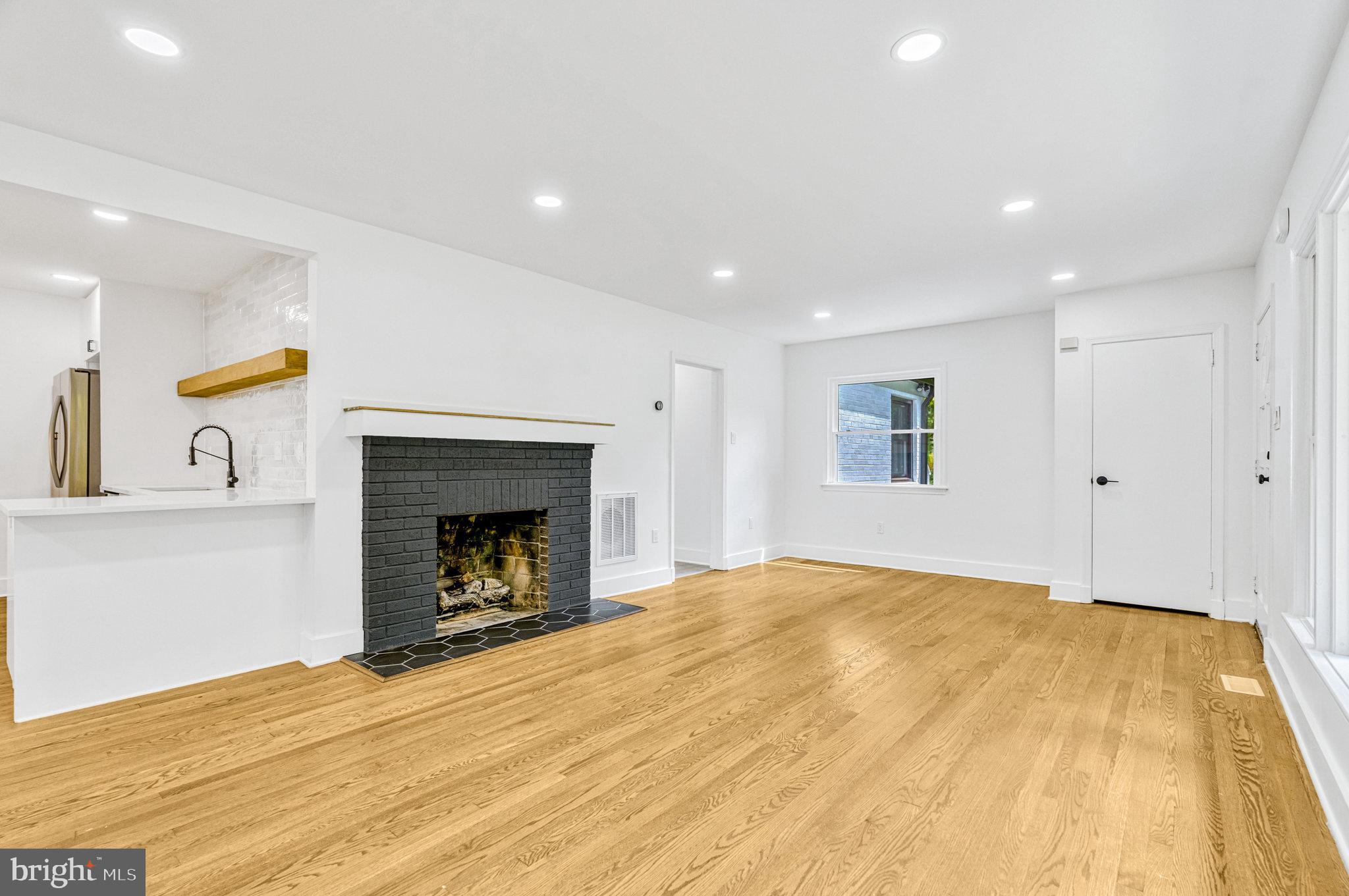 2539 Gallows Road Dunn Loring, VA 22027 - Photo 8 of 56 Living Room