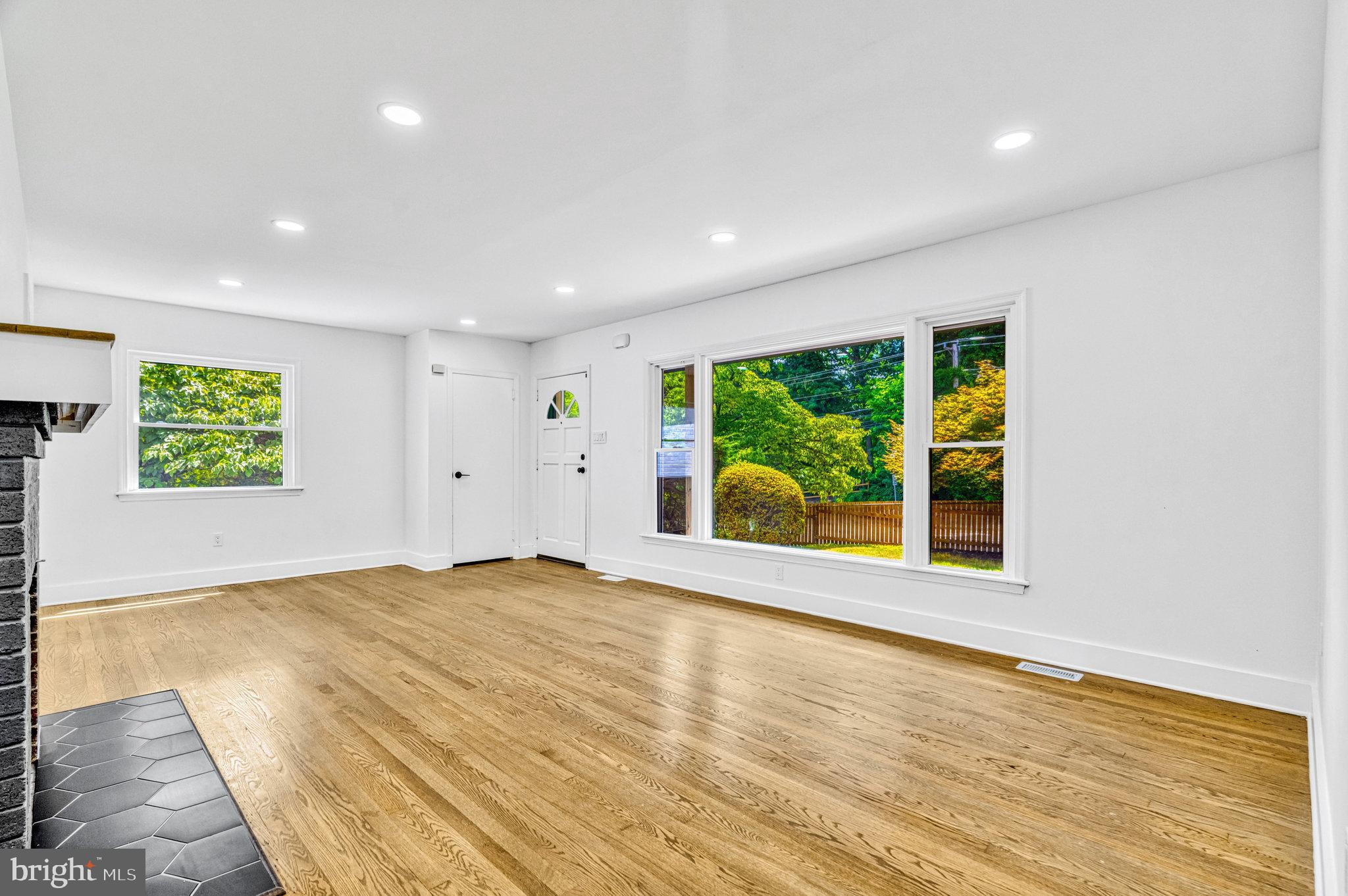 2539 Gallows Road Dunn Loring, VA 22027 - Photo 9 of 56 Living Room