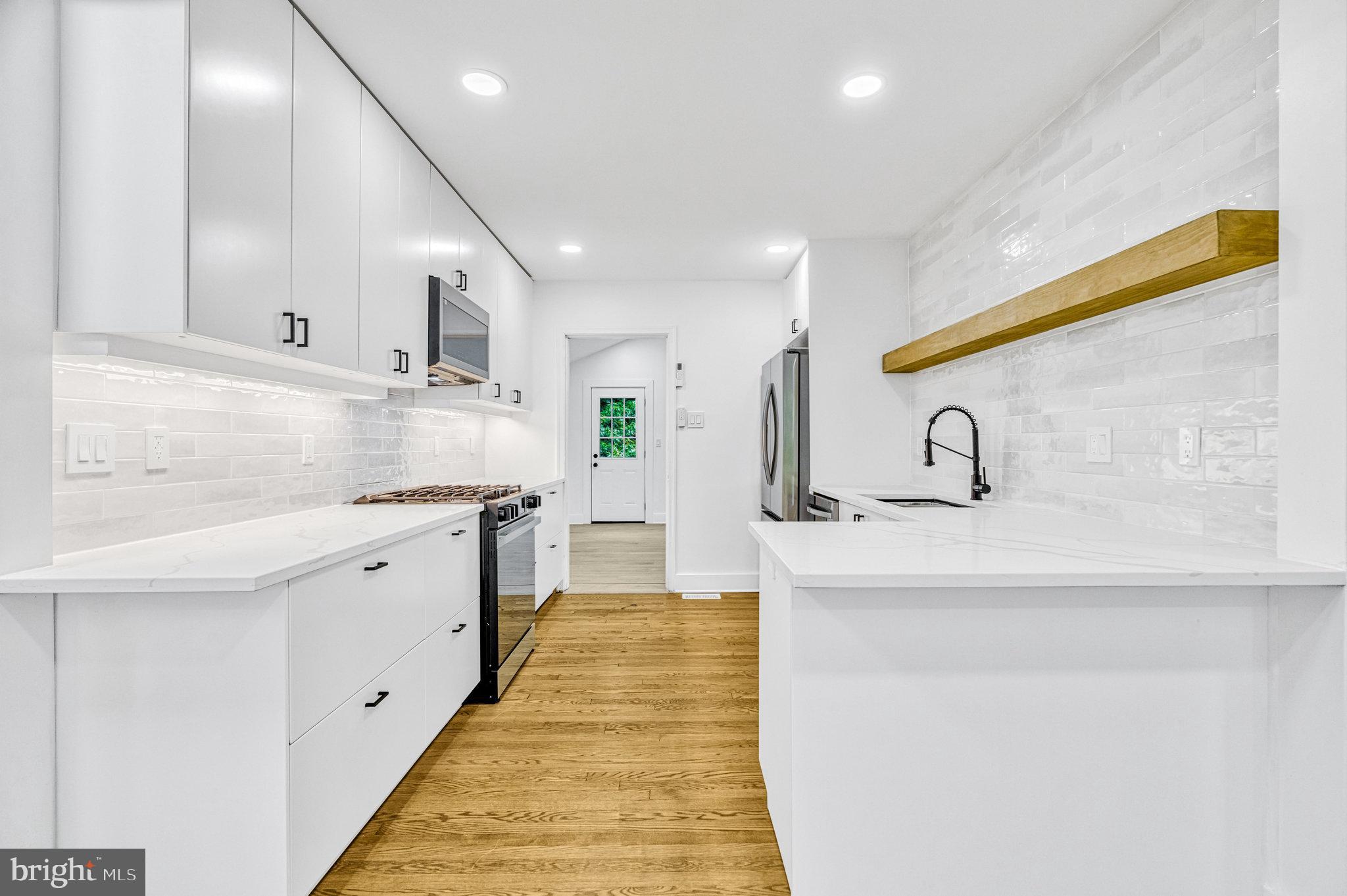 2539 Gallows Road Dunn Loring, VA 22027 - Photo 10 of 56 Kitchen