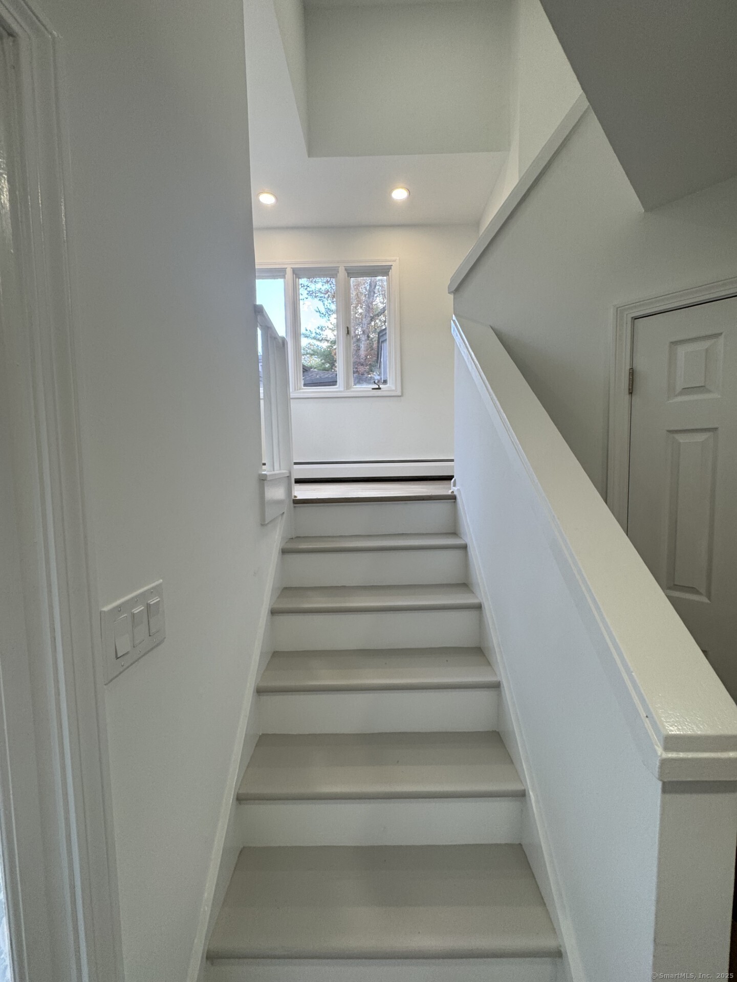 4 Earls Court, Unit C Farmington, CT 06032 - Photo 10 of 18 a view of entryway