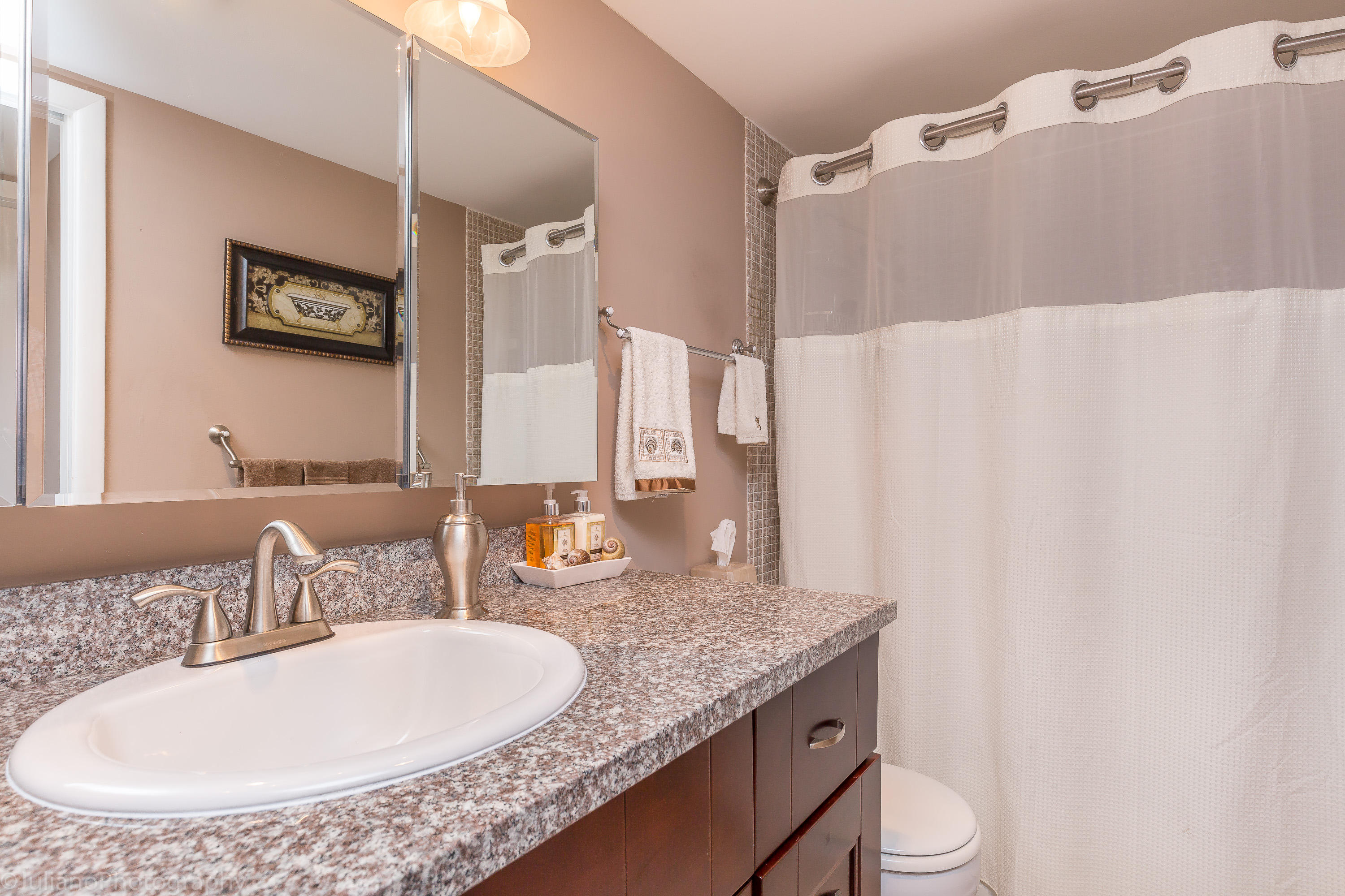 2031 Newcastle, Unit B Boca Raton, FL 33434 - Photo 19 of 43 GUEST BATH