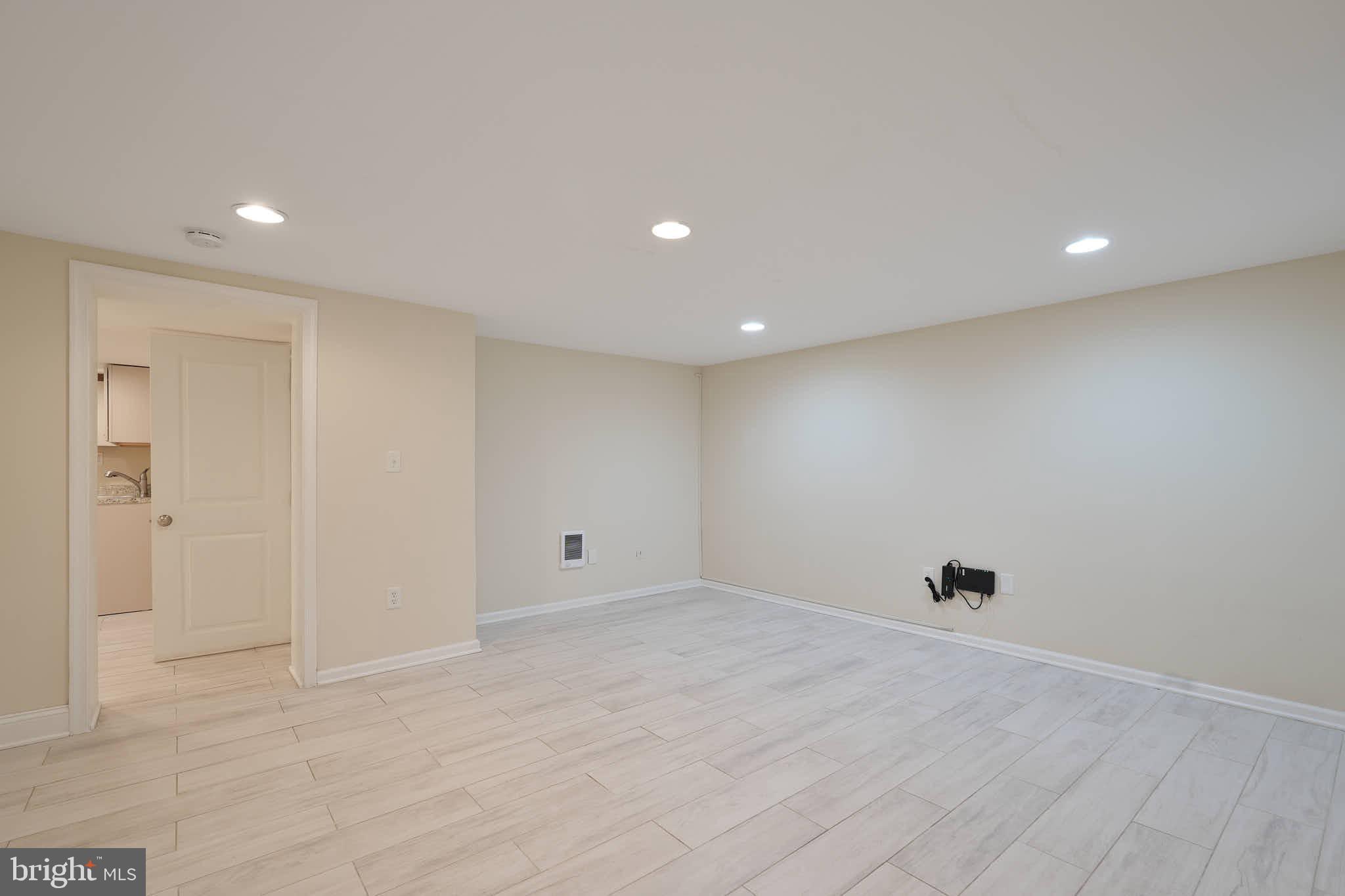 3318 Memorial Street Alexandria, VA 22306 - Photo 27 of 49 a view of room