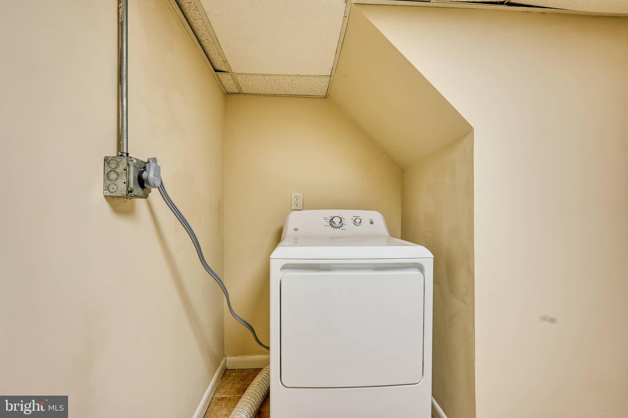 3318 Memorial Street Alexandria, VA 22306 - Photo 30 of 49 a utility room with dryer and washer