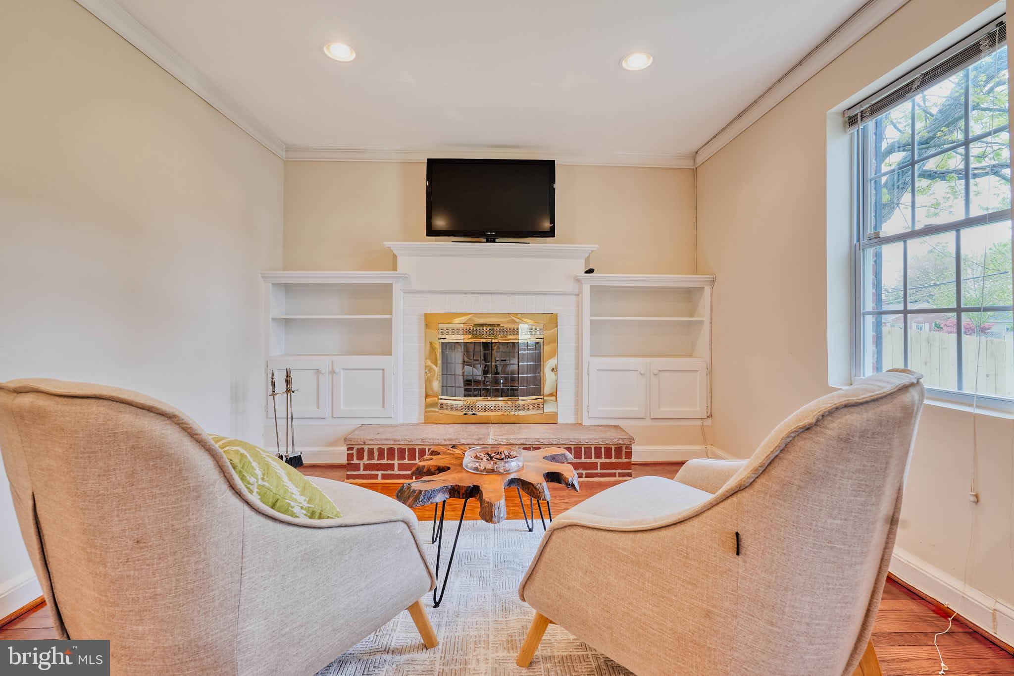 3318 Memorial Street Alexandria, VA 22306 - Photo 3 of 49 a living room with furniture and a flat screen tv